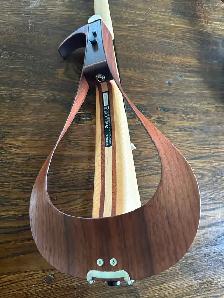 Yamaha electric violin $500.00 call 204-779-4090 - Photo 6