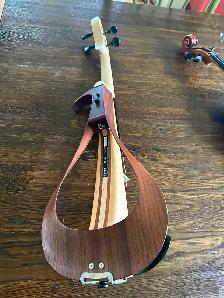 Yamaha electric violin $500.00 call 204-779-4090 - Photo 7