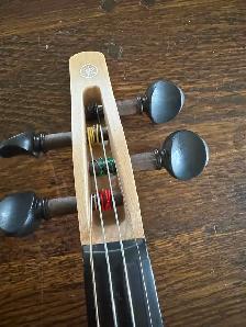Yamaha electric violin $500.00 call 204-779-4090 - Photo 8