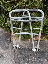 Marchette ajustable en hauteur et se replie pour transport $20. - Photo 2