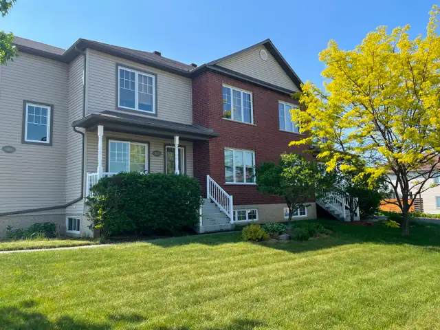 Très grand 4 1/2   soul-sol à louer à Granby (1 800 pi2)