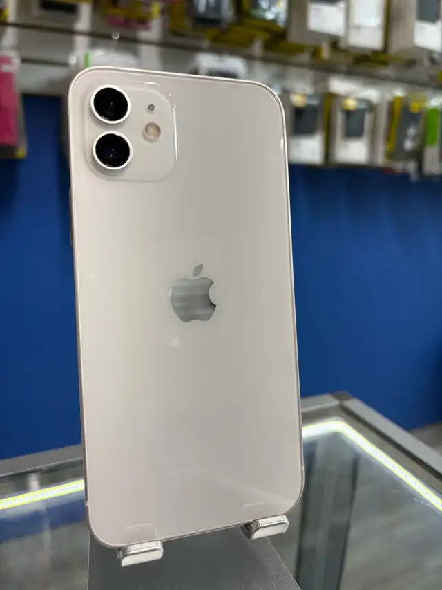 iPhone 12 64gb (Store Warranty)