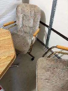 Kitchen Table and Chairs - Photo 4