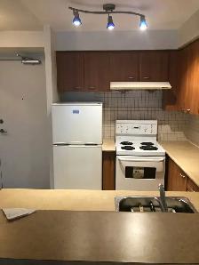 1 bed plus den/parking near Scarborough town centre - Photo 2