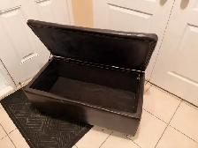 Faux leather ottoman - Photo 3