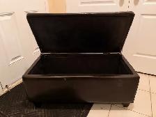 Faux leather ottoman - Photo 4