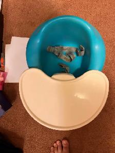 Bumbo rubber seat and tray (like new)