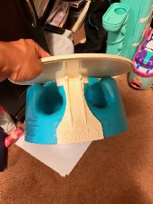 Bumbo rubber seat and tray (like new) - Photo 3