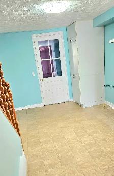 A Beautiful 2-storey, 2-bedroom house in downtown Hull! - Photo 9