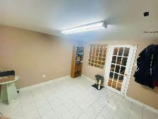 Bright & spacious lower unit for rent in Scarborough - Photo 4