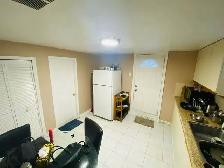Bright & spacious lower unit for rent in Scarborough - Photo 8