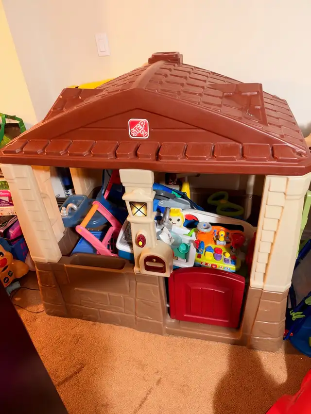 Step 2 neat and tidy cottage 2 like new barely used