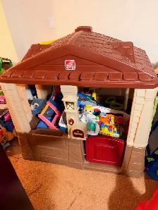 Step 2 neat and tidy cottage 2 like new barely used