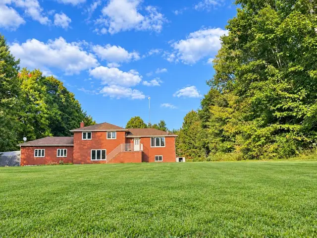 Springwater Country Living $1525/month