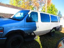 2011 Ford E3500 van - Photo 2