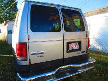 2011 Ford E3500 van - Photo 3