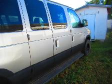 2011 Ford E3500 van - Photo 4