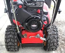 CRAFTSMAN 1350 27' SNOW BLOWER FOR PARTS OR REPAIR - Photo 6