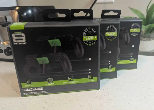 Surge Dual Play & Charge Kit for Xbox Series X|S / Xbox One