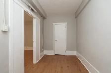 renovated one bedroom, College and Spadina - ID 1686 - Photo 9