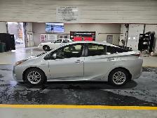2017 Toyota Prius - Photo 2