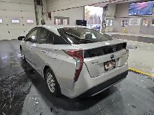 2017 Toyota Prius - Photo 3