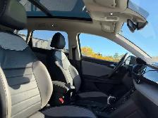 2024 VOLKSWAGEN TAOS HIGHLINE 4MOTION | 1 OWNER | STUNNING - Photo 11