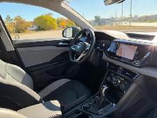 2024 VOLKSWAGEN TAOS HIGHLINE 4MOTION | 1 OWNER | STUNNING - Photo 12