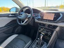 2024 VOLKSWAGEN TAOS HIGHLINE 4MOTION | 1 OWNER | STUNNING - Photo 13