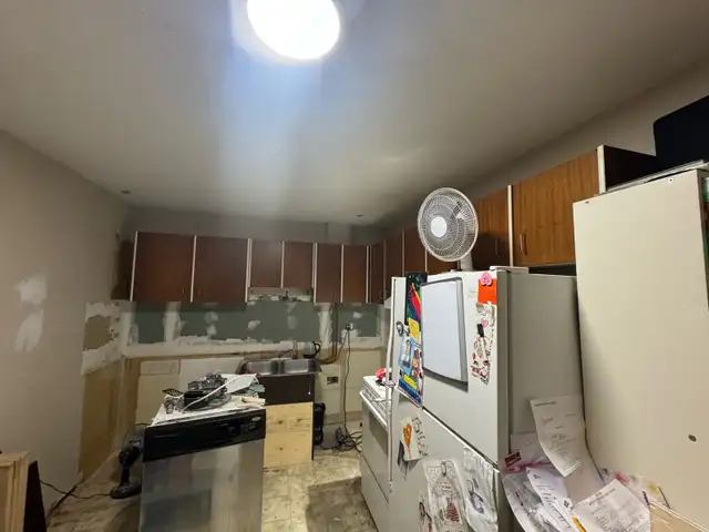 free kitchen upper cabinets excellent condition