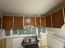 free kitchen upper cabinets excellent condition - Photo 3