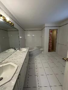 MasterbedroomWithPrivateWashroom Near Yonge&Finch SubwayStation - Photo 3