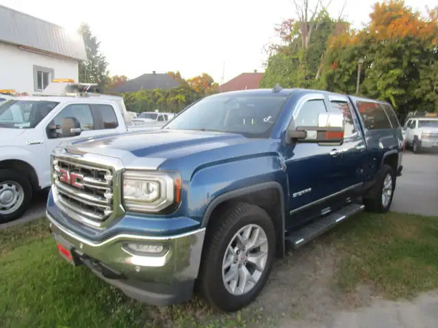 GMC Sierra 1500 4x4 SLT cabine double 4RM 143,5 po SLT 2017 cuir