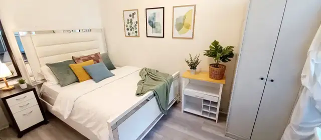 nice room near lansdowne subway for rent