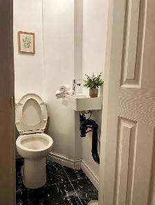 nice room near lansdowne subway for rent - Photo 4