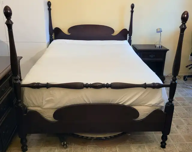 Mobilier complet de chambre à coucher