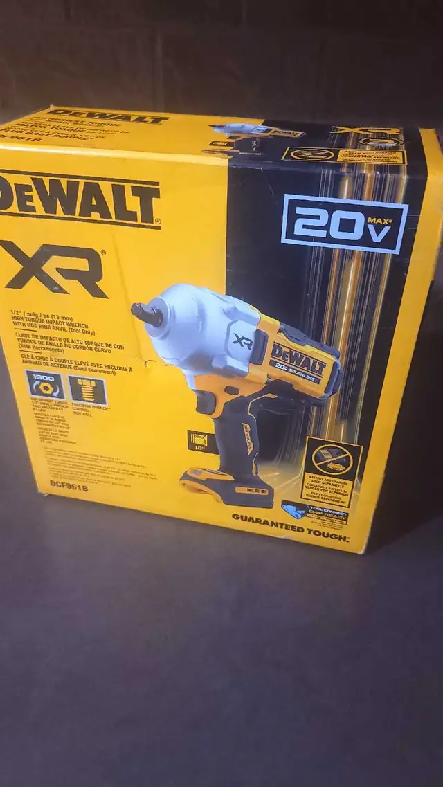 ☆NEW☆ DEWALT 1/2in HIGH TOURQE IMPACT WRENCH w.  HOG RING ANVIL