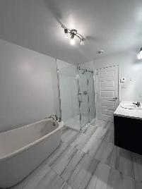 Maison, 3cc, 5 1/2, 2 parkings, AC, electros inclus - Photo 2