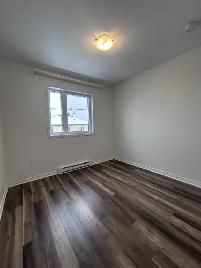 Maison, 3cc, 5 1/2, 2 parkings, AC, electros inclus - Photo 4