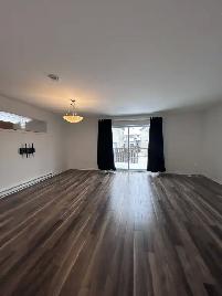 Maison, 3cc, 5 1/2, 2 parkings, AC, electros inclus - Photo 7
