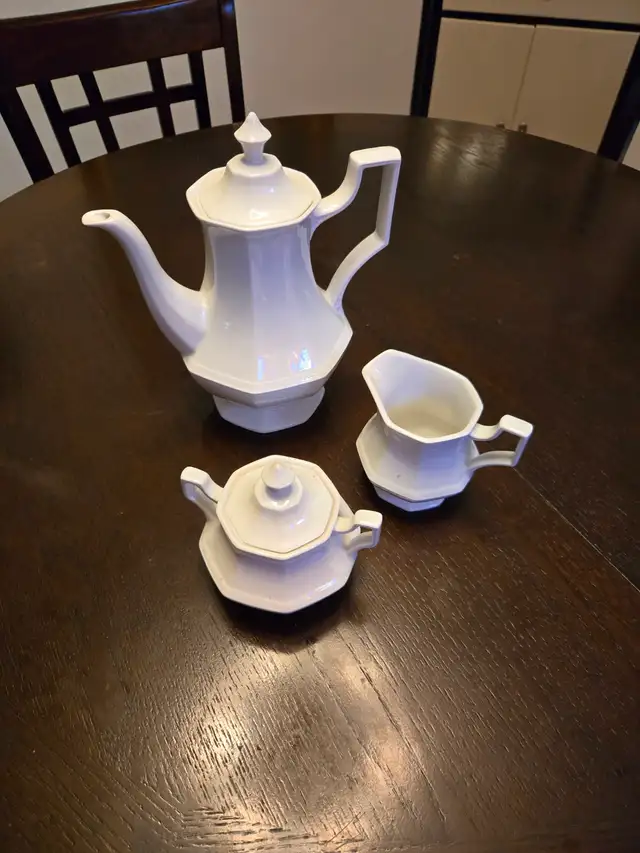 Jonhson Bros tea set