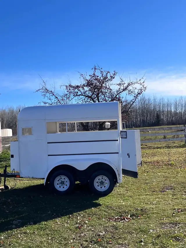 2 Horse Trailer