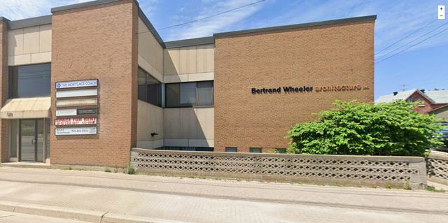 PROFESSIONAL / WELLNESS SPACE FOR LEASE