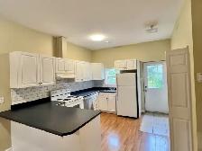 3 LEVEL SPACIOUS TOWNHOUSE | 286 CROWN DRIVE | AVAILABLE NOW! - Photo 2