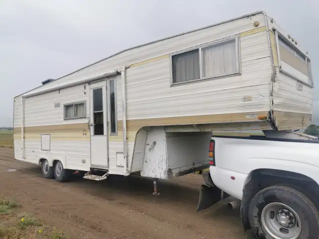 1980 Vintage Skylark Gooseneck Camper