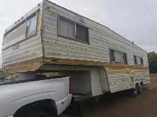 1980 Vintage Skylark Gooseneck Camper - Photo 3