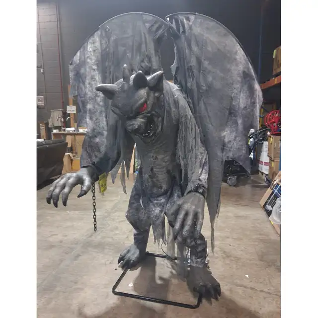 7.3 ft Animated Gargoyle Head does not move