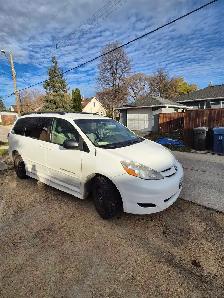 2009 Toyota Sienna side entry wheelchair accessible - Photo 2