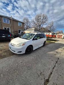 2009 Toyota Sienna side entry wheelchair accessible - Photo 3