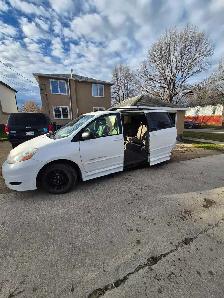 2009 Toyota Sienna side entry wheelchair accessible - Photo 8
